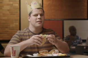 Agência David cria para Burger King um comercial que valoriza a participação de deficientes visuais e disponibiliza o recurso da audiodescrição.